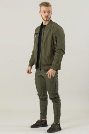 Pantalons de style militaire pour hommes: variétés et secrets de choix