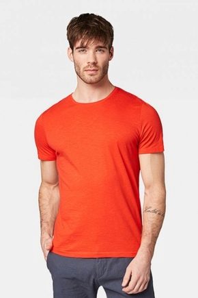 T-shirts pour hommes de différentes couleurs