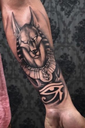Anubis -tatuointi miehille