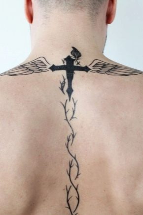 Tutto sui tatuaggi della colonna vertebrale maschile