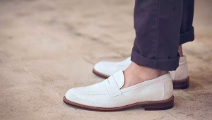 Како одабрати и шта носити са мушким белим ципелама?