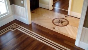 كيفية وضع الأرضيات الخشبية في الردهة: على طول أم عبر؟