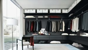 Arrangement of an open wardrobe