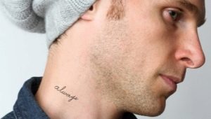 Przegląd męskiego tatuażu na szyi w formie napisów