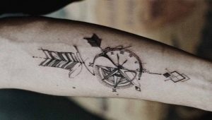 Kompasa tetovējumu veidi vīriešiem un to nozīme