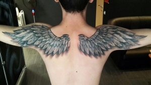 Viss par vīriešu spārnu tetovējumiem