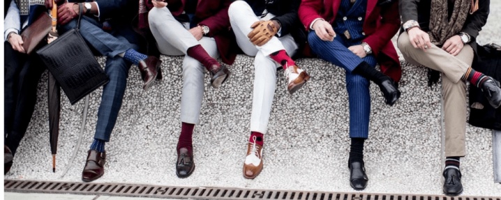Χρωματιστές ανδρικές κάλτσες: πώς να επιλέξετε και τι να φορέσετε;