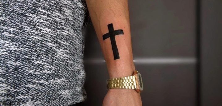 Wszystko o męskich tatuażach krzyżowych