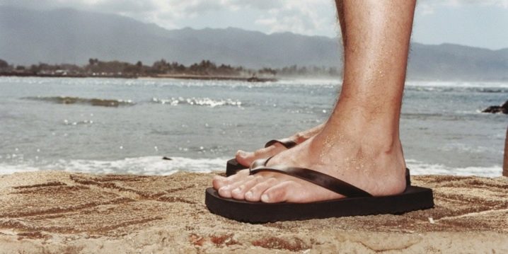 Men's beach shoes: what happens and how to choose?
