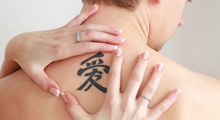 All about male tattoos in the form of hieroglyphs