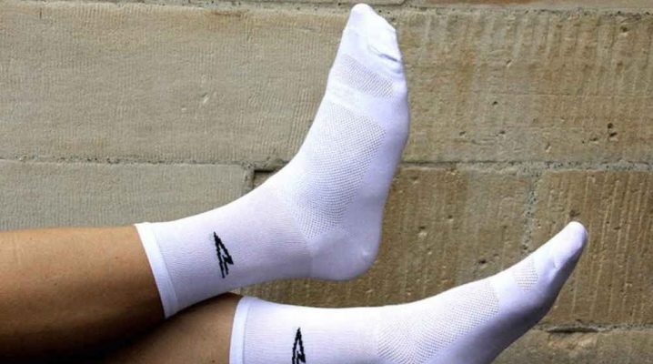 White men's socks: how to choose and what to wear with?