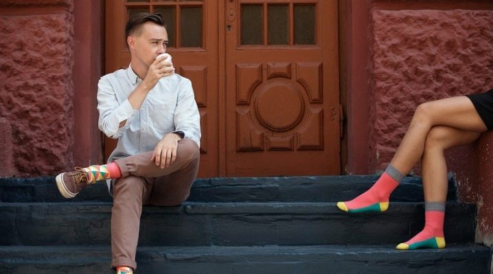 Men's socks with prints: what are they and what to wear?