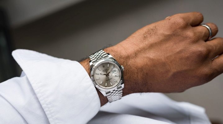 Silver men's watch: the rules of choice and combination