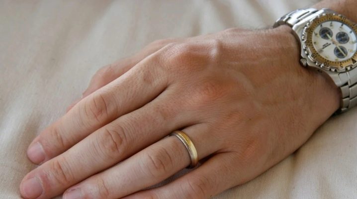 How to find out the size of a man's finger for a ring?