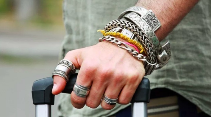 A man's thumb ring: what does it mean and who wears it?