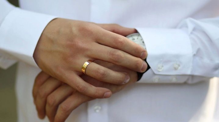 بأي يد يرتدي الرجال خاتم الزواج؟