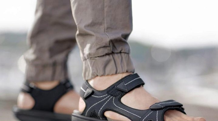 Мушке спортске сандале: како одабрати и шта носити?