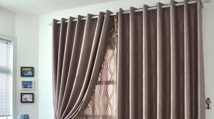 Ideas for curtains on eyelets in the bedroom