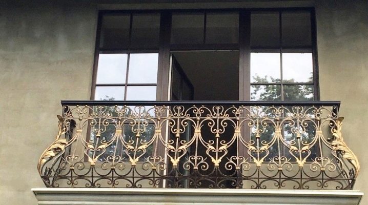 Balconi in ferro battuto: una squisita decorazione per la casa