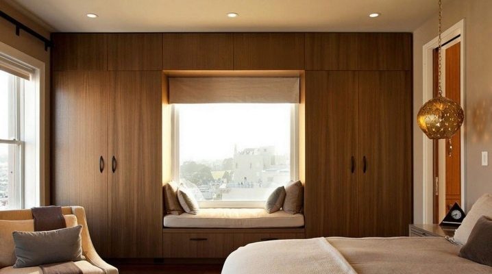 Design and arrangement of bedrooms with two windows