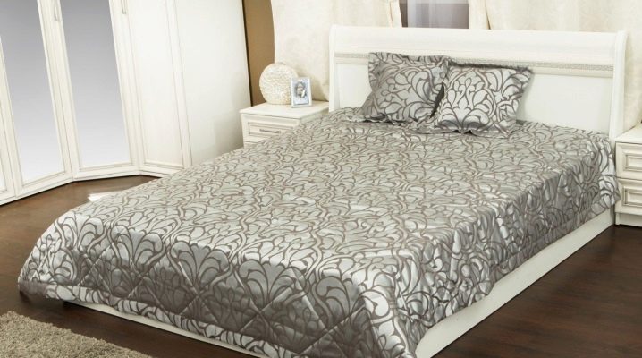 Choosing a bedspread in the bedroom