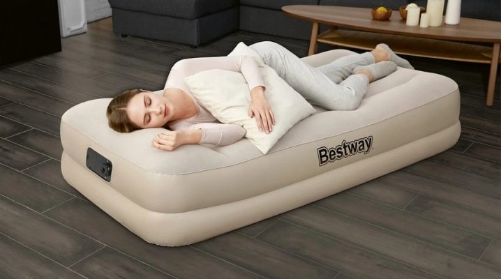 Inflatable single mattresses