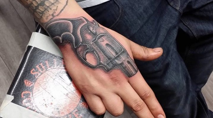 All about men's tattoos on the palms and on their back