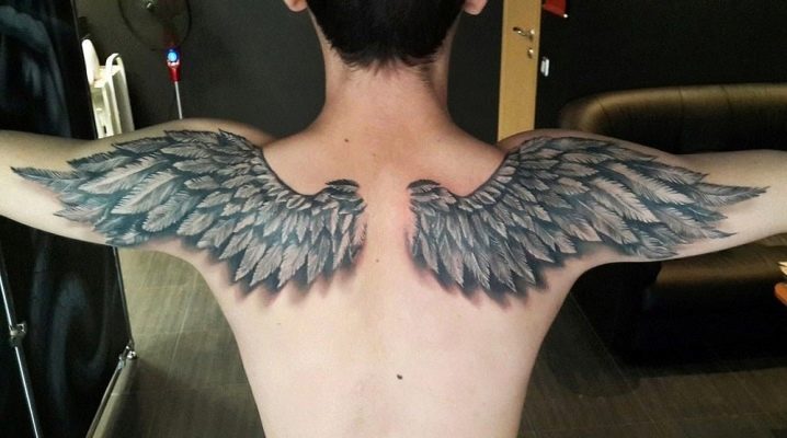 Όλα για τα τατουάζ ανδρικών φτερών