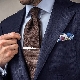 Double nœud sur une cravate : caractéristiques et instructions pas à pas