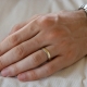 Come scoprire la dimensione del dito di un uomo per un anello?