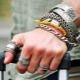 Męski pierścionek na kciuk: co to znaczy i kto go nosi?