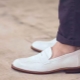 كيف تختار وماذا ترتدي مع الأحذية الرجالية البيضاء؟