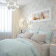 Decorazione della camera da letto in colori chiari