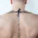 Kaikki miesten selkärangan tatuoinnista