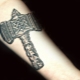 Caratteristiche del tatuaggio a forma di martello di Thor